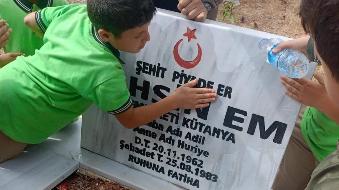 Şehit Piyade Er Tahsin Em'in Kabrini Ziyaret Ettik